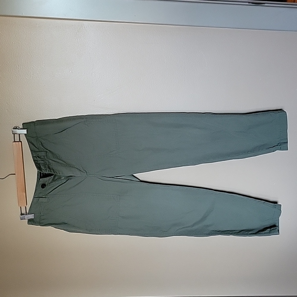 BR khaki organic cotton crop straight-leg pants. Size 4.